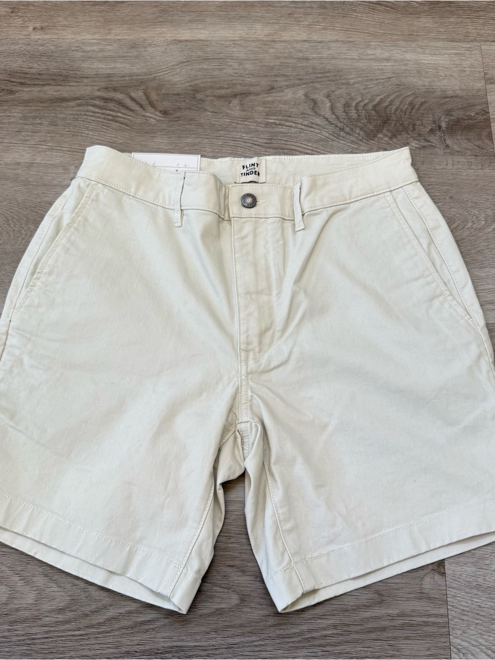 NWT Flint and Tinder Men’s 365 Chino  7” Inseam in Ecru White Beige Shorts Sz 29